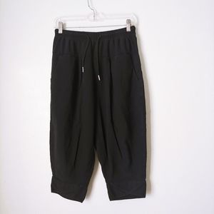 Drawstring Pleated Capri Pants